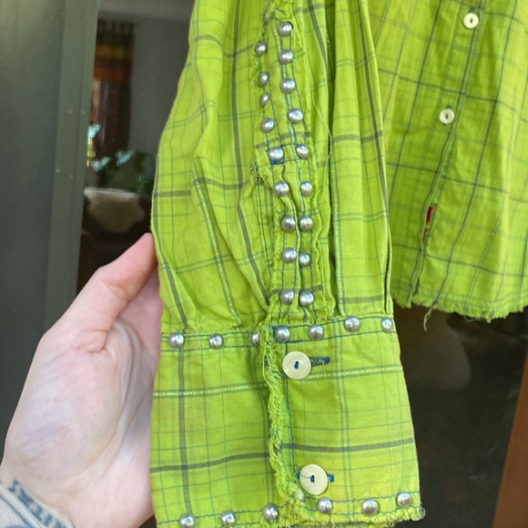 Western Embroidered Rodeo Rose Plaid Shirt - Picture 3 of 9